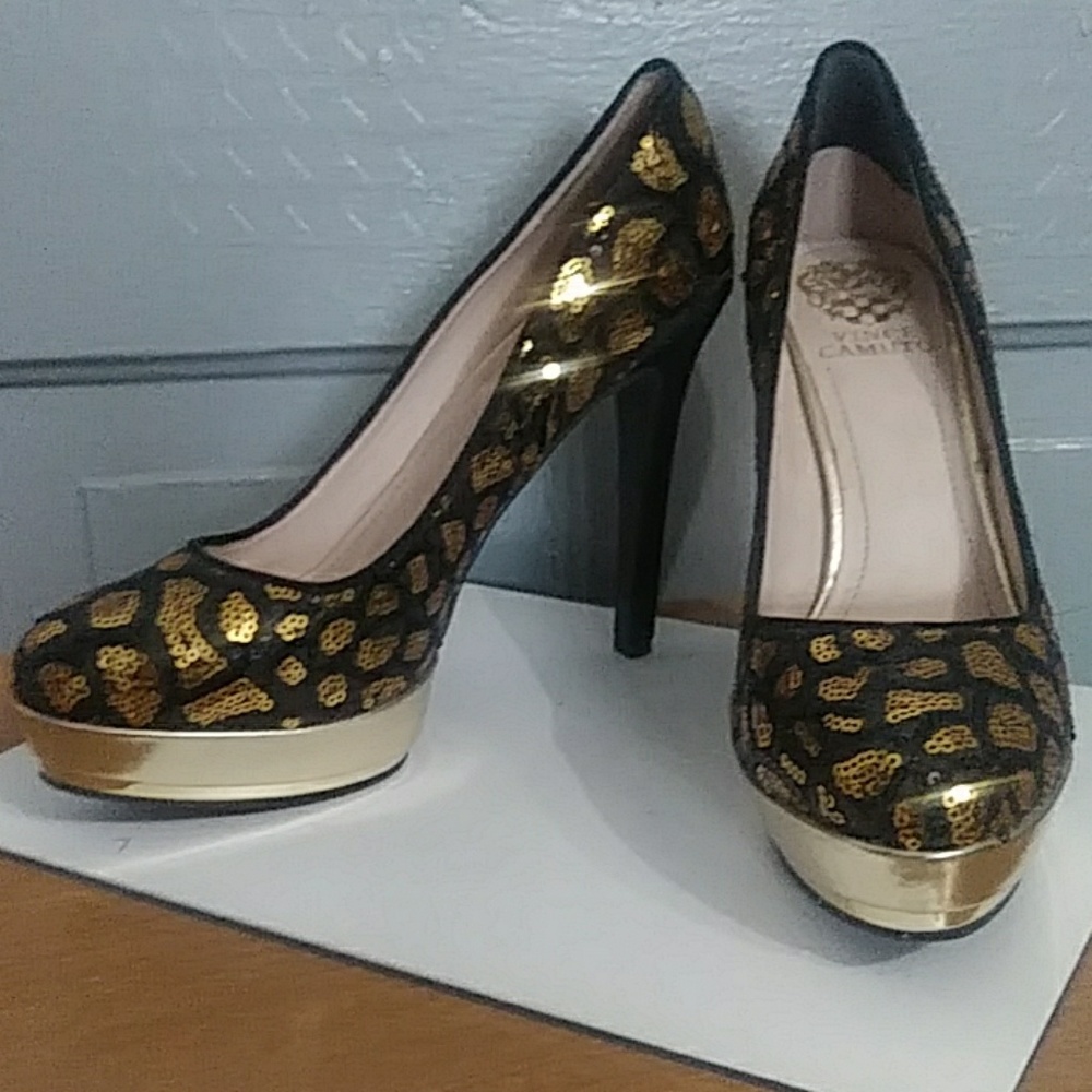 NWOT Vince Camuto faux snakeskin high heel shoe